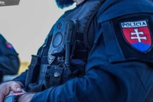 S nožom v ruke kričal, že niekoho zabije. Policajti spacifikovali nebezpečného m...