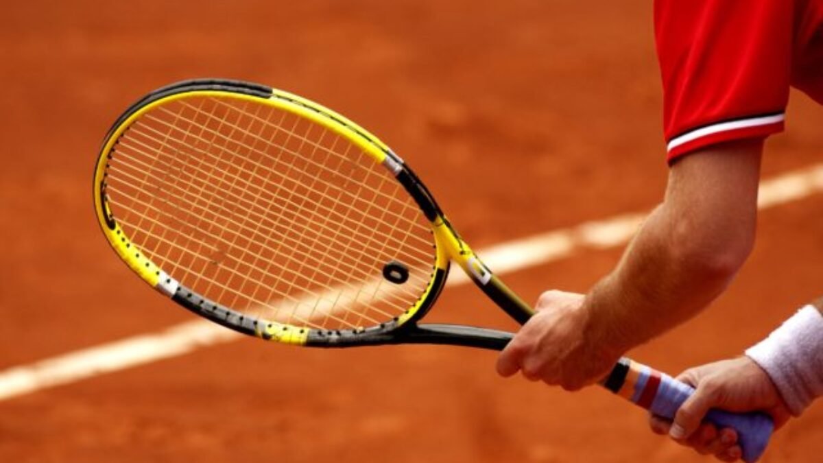 Ruský tenista Savelev akceptoval dvojročný dištanc za doping. Užil tablety s meldóniom, keď si poplietol lieky