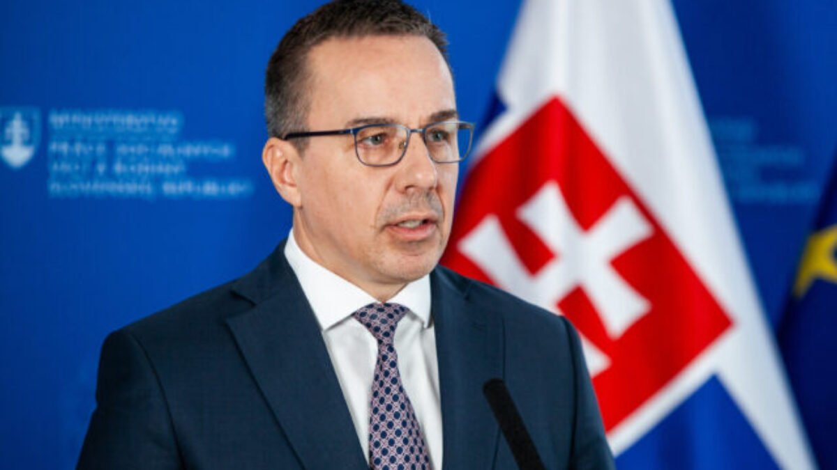 Dresy sa neprezliekajú len vo vládnej koalícii, ale aj v opozícii. Tvrdí minister práce Erik Tomáš