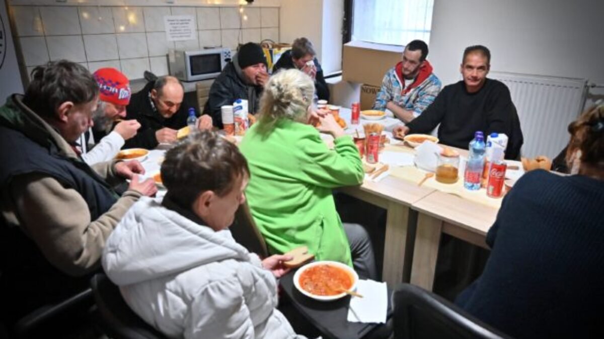 Neziskové organizácie poskytujú pomoc ľuďom v núdzi aj počas sviatkov – FOTO