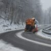 Naši cestári nezaspali a prvé sneženie tohtoročnej sezóny zvládli bez problémov