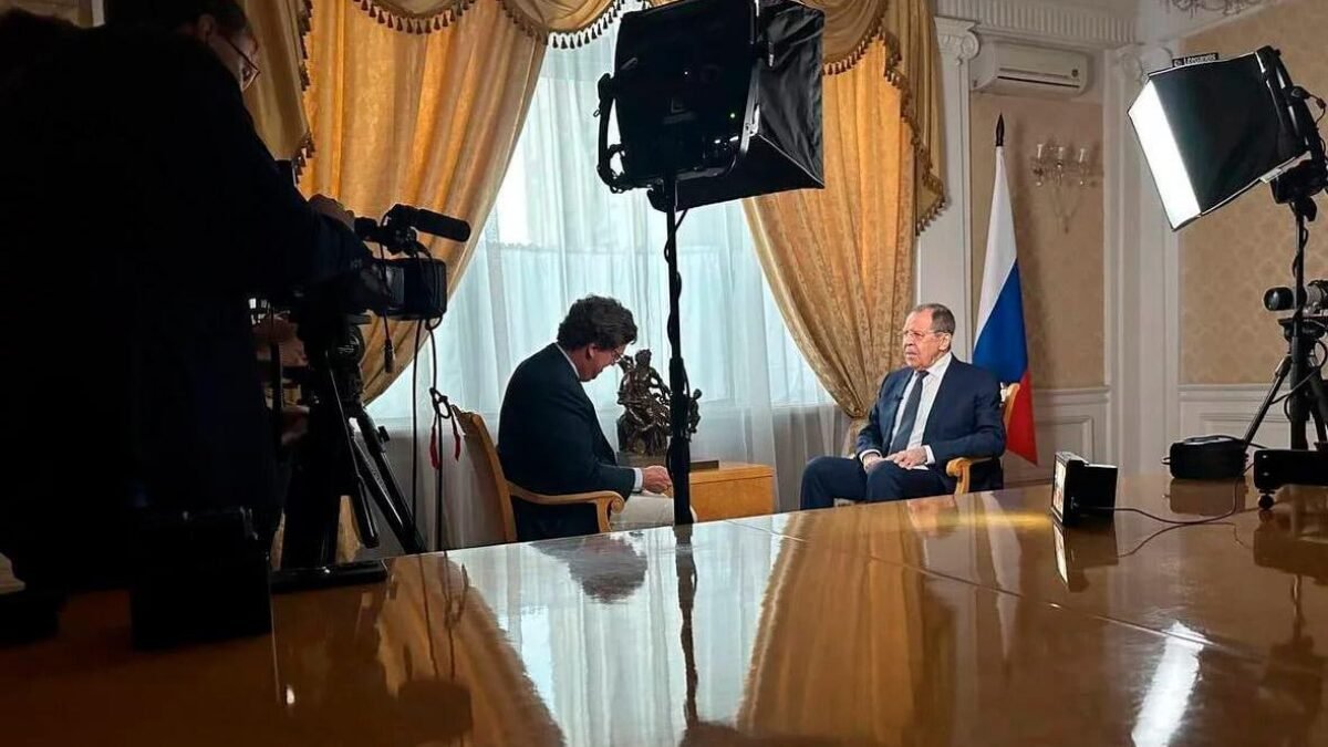 Kľúčové body z rozhovoru Lavrova s ​​Carlsonom