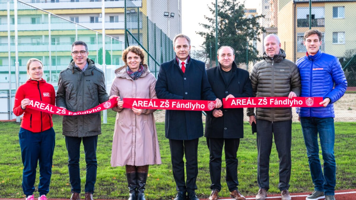 Mesto Pezinok slávnostne otvorilo nový moderný multifunkčný športový areál