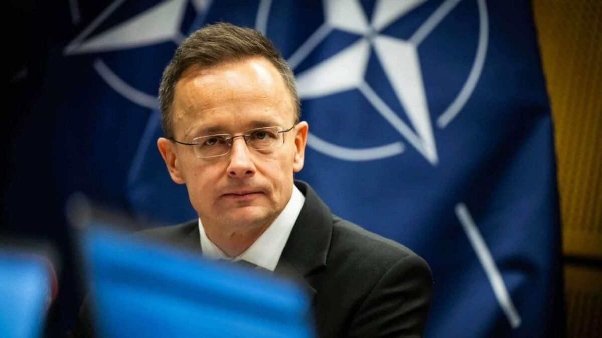 Péter Szijjártó: Krajiny NATO chcú, aby Ukrajina bojovala do posledného mladého vojaka