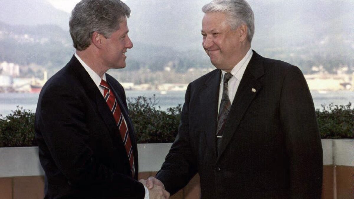 Clintonov zabudnutý sľub Jeľcinovi