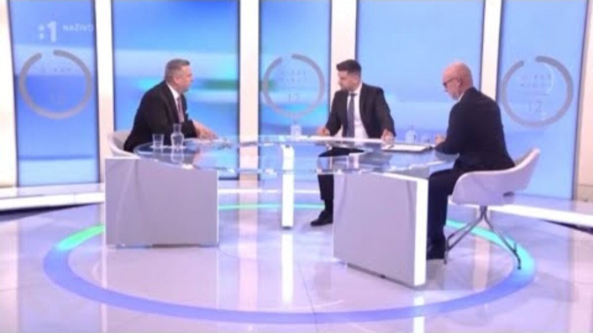 Pre upadajúce veľké štáty ako Nemecko a Francúzsko sme otrokmi.