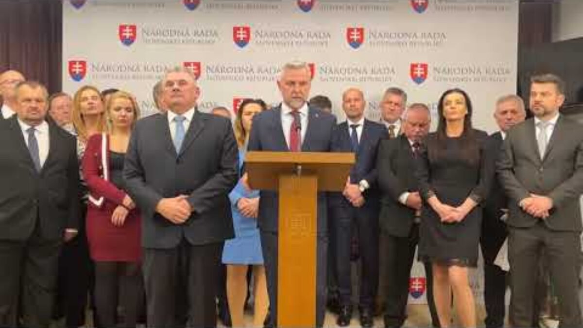 Tlačová beseda poslancov NR SR za SMER – SSD na tému: Mimoriadna schôdza
