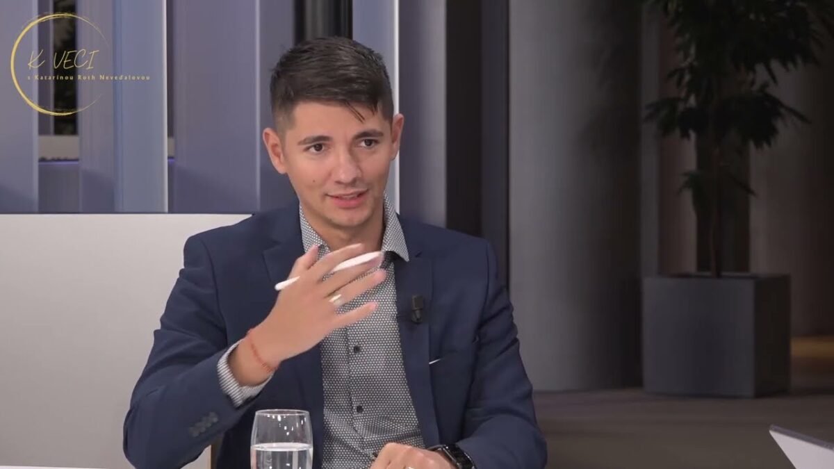 K. R. Neveďalová: K VECI #3 – rozhovor s Erikom Kaliňákom