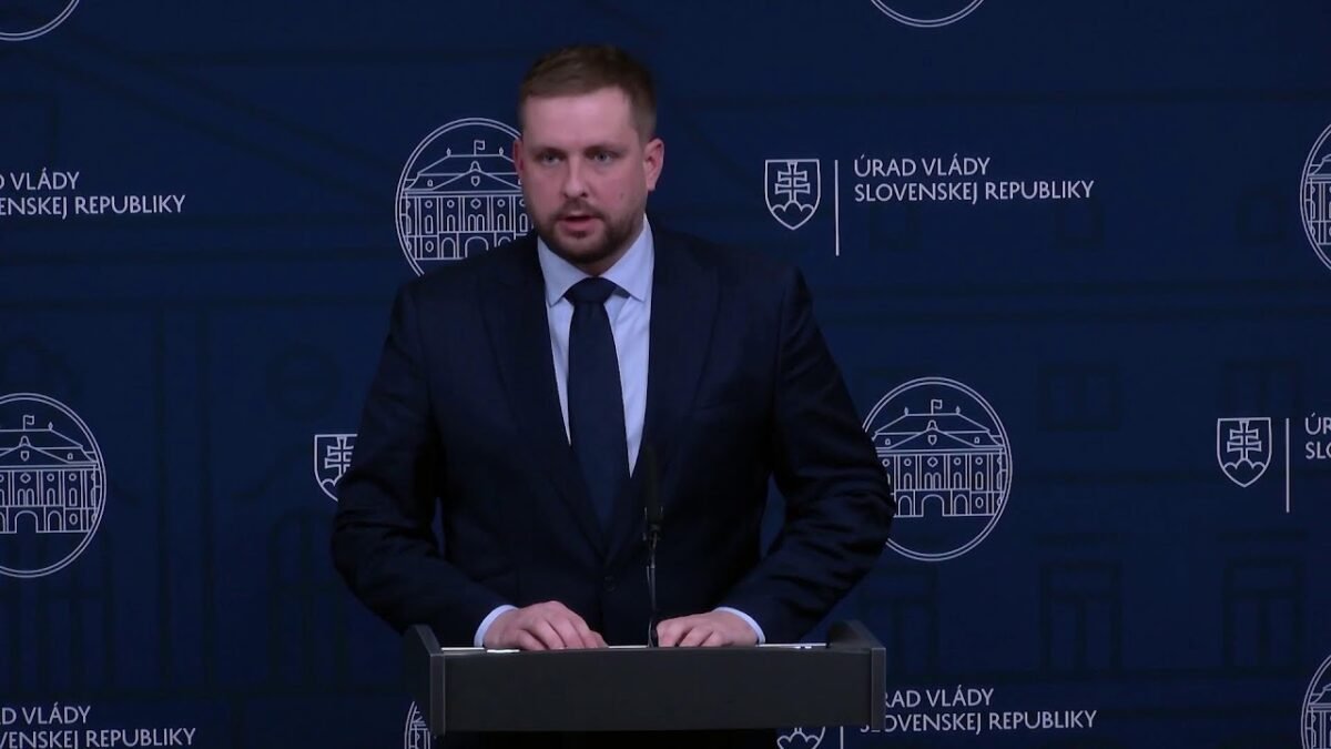 Brífing predsedu vlády SR R. Fica na tému: Práve prebieha ďalší masívny kybernetický útok proti SR.
