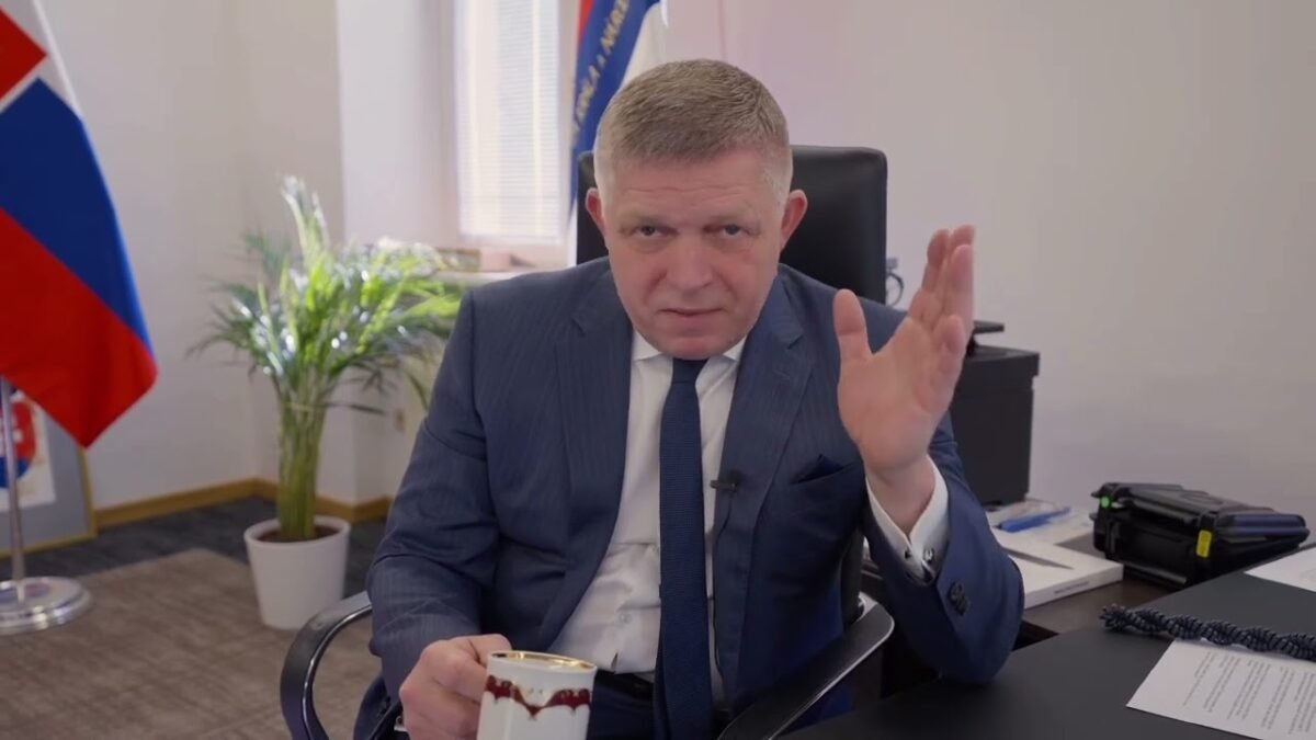 Premiér Robert Fico naložil progresívnym médiám a novinárom