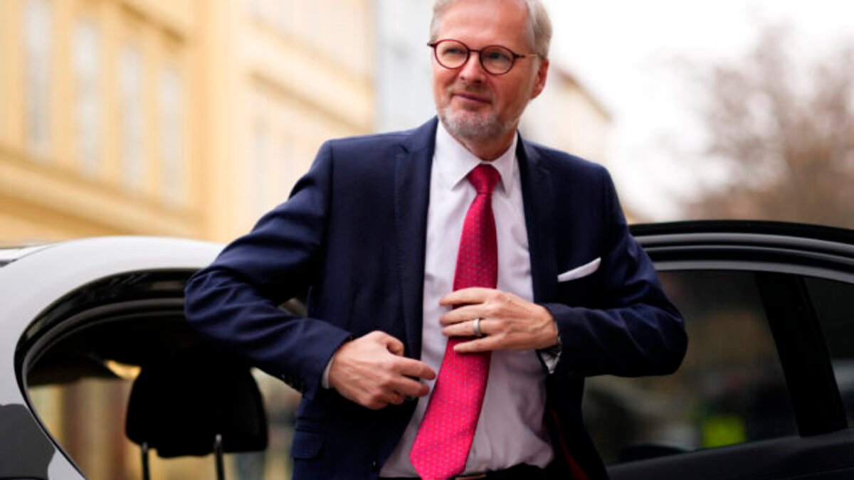 Podľa českého premiéra je reálne zvýšiť výdavky na obranu na 3 percentá HDP