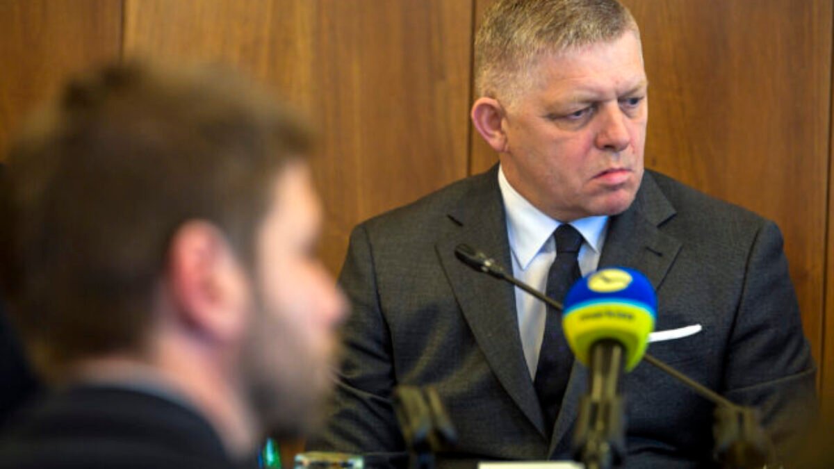 Fico sa podľa Šimečku správa ako cár, zasadnutie eurovýboru sa zmenilo na frašku