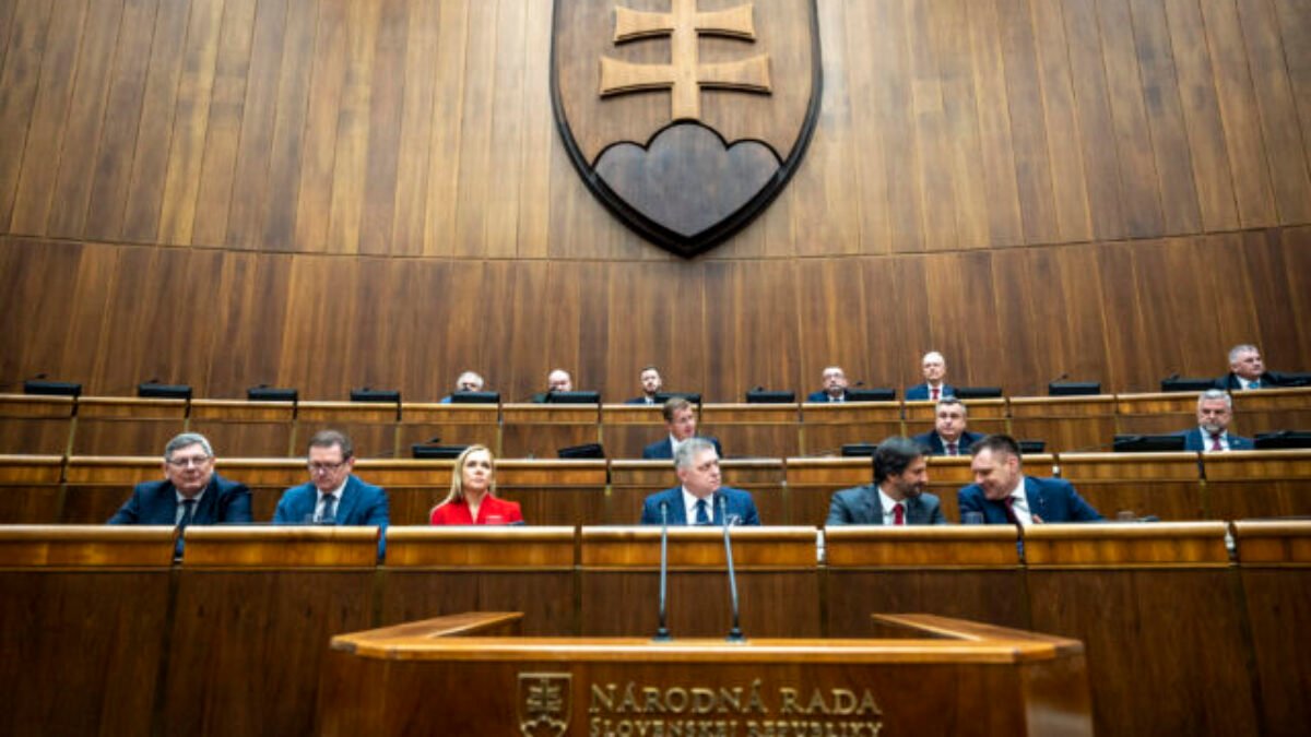 Kmec: To, či sa februárová schôdza parlamentu presunie na neskôr, je na rozhodnutí Žigu