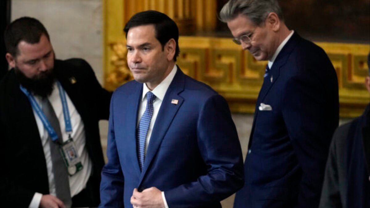 Trumpov tím začína rokovania o prímerí na Ukrajine, USA vysielajú vyjednávačov na mierové rozhovory do Saudskej Arábie