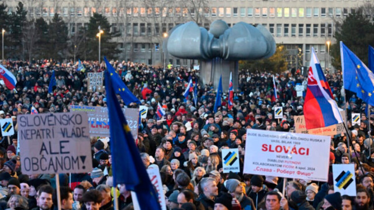 Združenie Reštart vyzýva na účasť na piatkových protestoch proti súčasnej politickej situácii v krajine, zhromaždenia podporujú aj expolitici Zala a Weiss