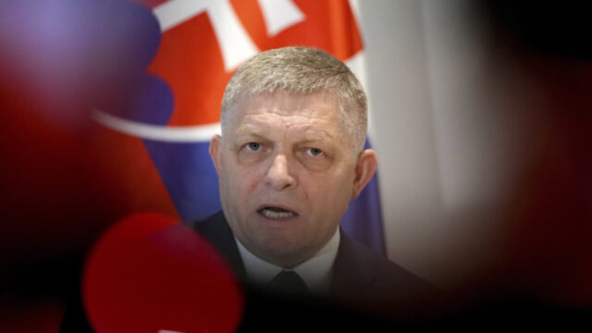 Fico: Pripravuje sa zoznam ľudí, ktorí budú vyhostení z územia Slovenska za rozvracanie krajiny