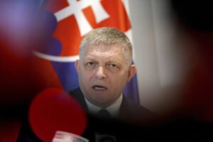 Slovensko musí byť pevným zástancom mieru, nemalo by byť súčasťou žiadnych vojen...