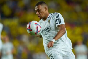 Madridské derby bolo plné emócií, ale víťaza nemalo. Mbappé však zachránil bod p...