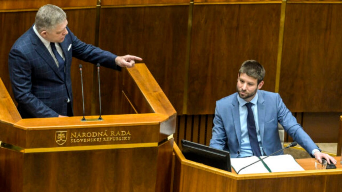 Smer-SD aj Progresívne Slovensko si v prieskume pohoršili, súboj o tretie miesto vo voľbách by vyhrala Republika