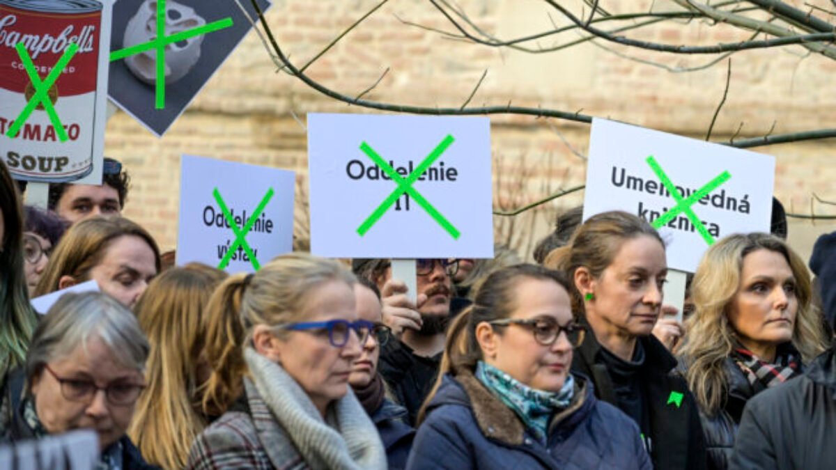 Liberáli vyzývajú Šimkovičovú na odvolanie Niňaja, SNG sa pre neodborné vedenie dostala do veľkej krízy