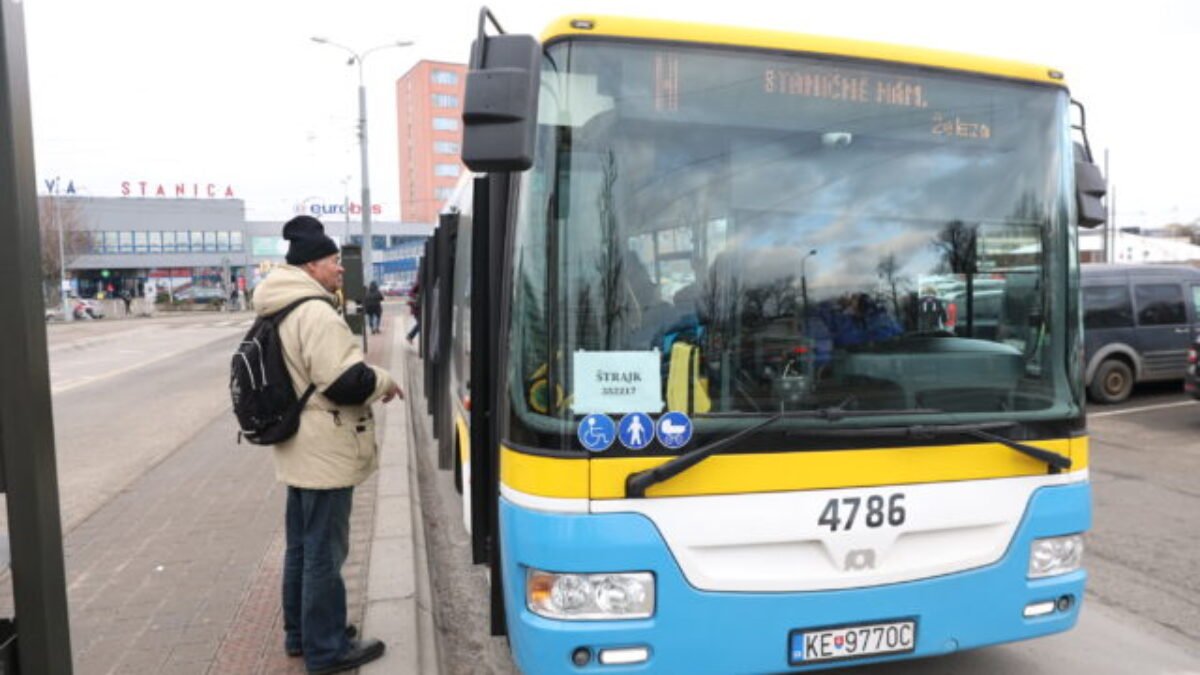 Polícia zadržala v košickej MHD muža ozbrojeného nožom, mohol by byť zapojený aj drogovej trestnej činnosti