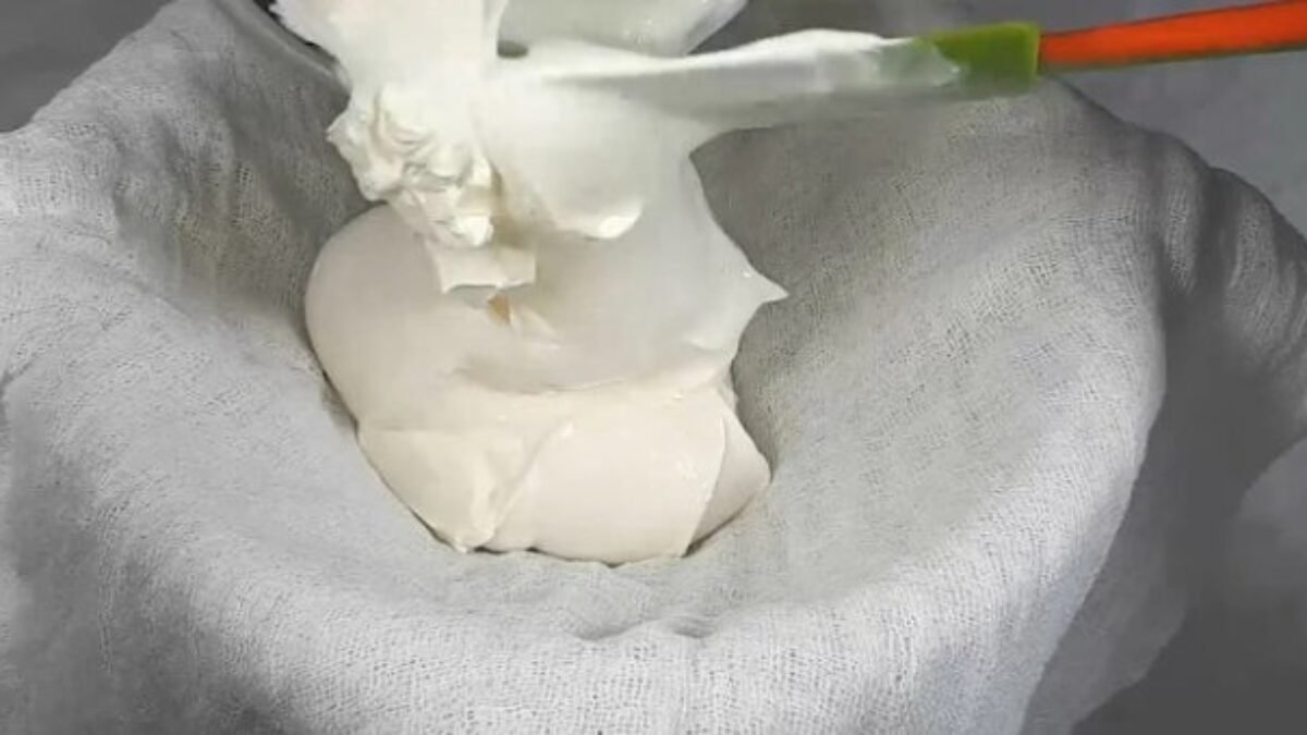 Na torty a zákusky už pridávam vlastne iba jediný krém: Je úplne božský!