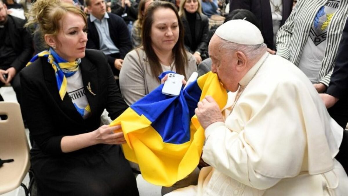 Pápež: Modlime sa za obrátenie sŕdc výrobcov zbraní