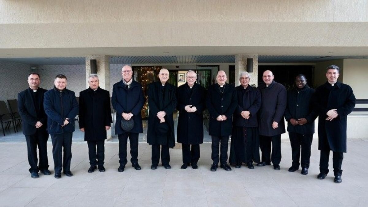 Kard. Parolin sa stretol s nunciami Blízkeho východu a hovoril s prezidentom Libanonu