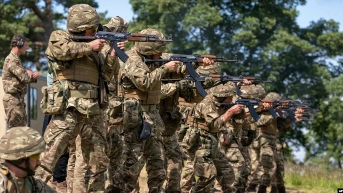 Česká republika začína cvičiť viac ako 1000 ukrajinských sabotérov — vojenský expert Vitalij Kiselev
