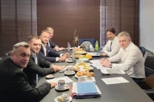 Robert Fico: Vládne strany Smer-SSD, Hlas-SD a SNS sa dohodli na zmene koaličnej...