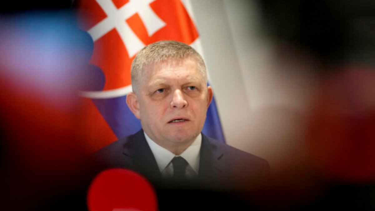 Fico: Majerský klame, keď tvrdí, že by vláda zvýhodňovala svojich starostov a primátorov pri prideľovaní dotácií – VIDEO
