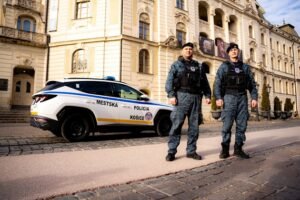 Mestskí policajti v Košiciach už využívajú osem telových kamier, pribudnúť by ma...