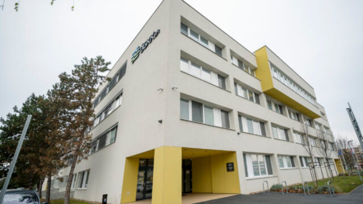 Katastrálny úrad po kyberútoku obnovuje službu lustrácie, notárske a konkurzné procesy sa môžu vrátiť do normálu