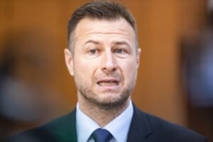 Exminister Gál sa má v pondelok postaviť pred súd a vypočuť si rozsudok. Obžalob...