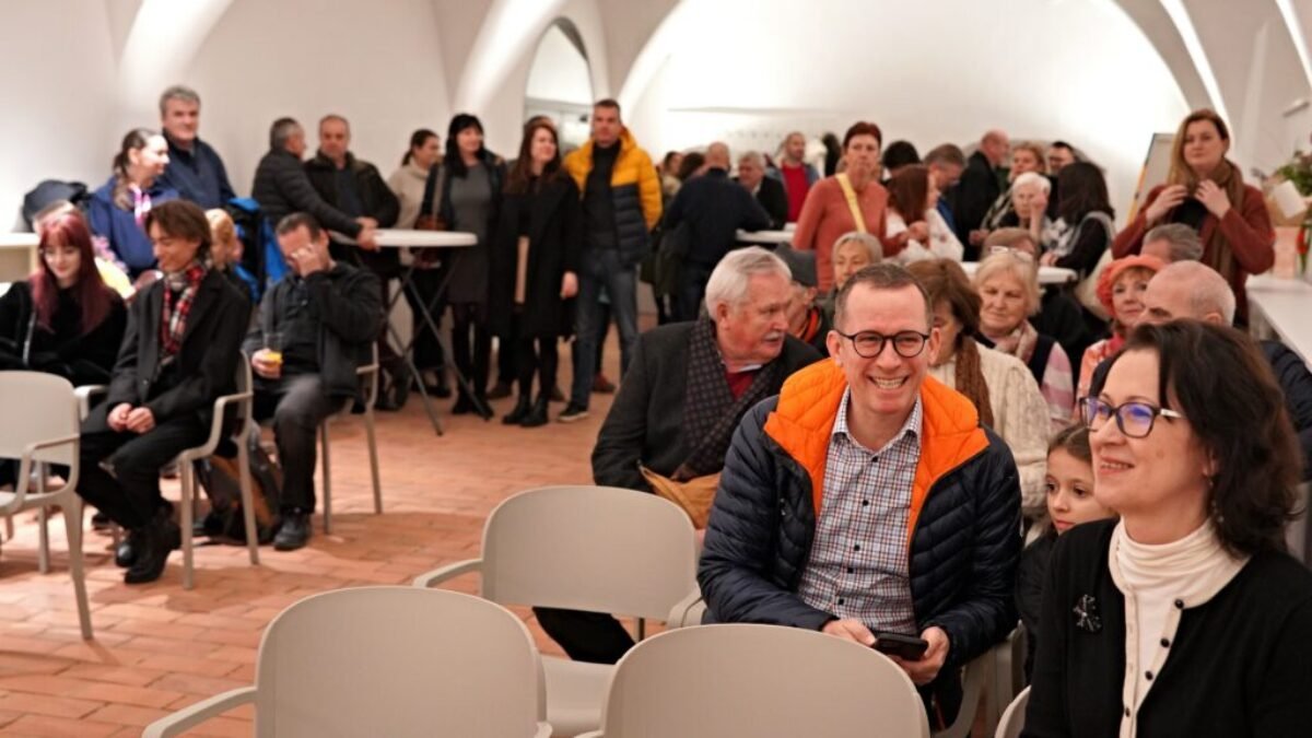 Vernisáž výstavy Adžany Modlitbovej a Daniela Benkiča v Kaštieli Modra, 6.2.2025