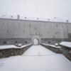 Hrad Červený kameň pod snehom. Scenéria ako z rozprávky