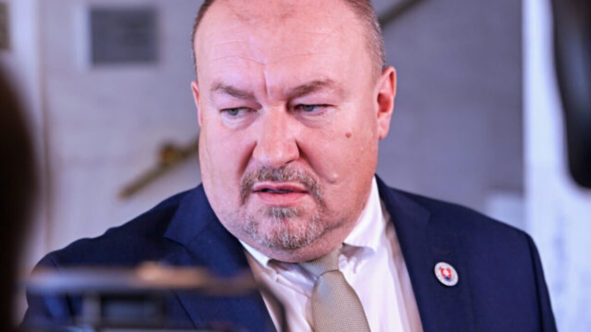 Huliakovci premenovali stranu, vyriešili tak problém so svojou identitou