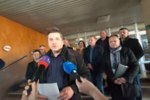 Košický klub odovzdal v podateľni mestského magistrátu návrh na zmenu Štatútu me...