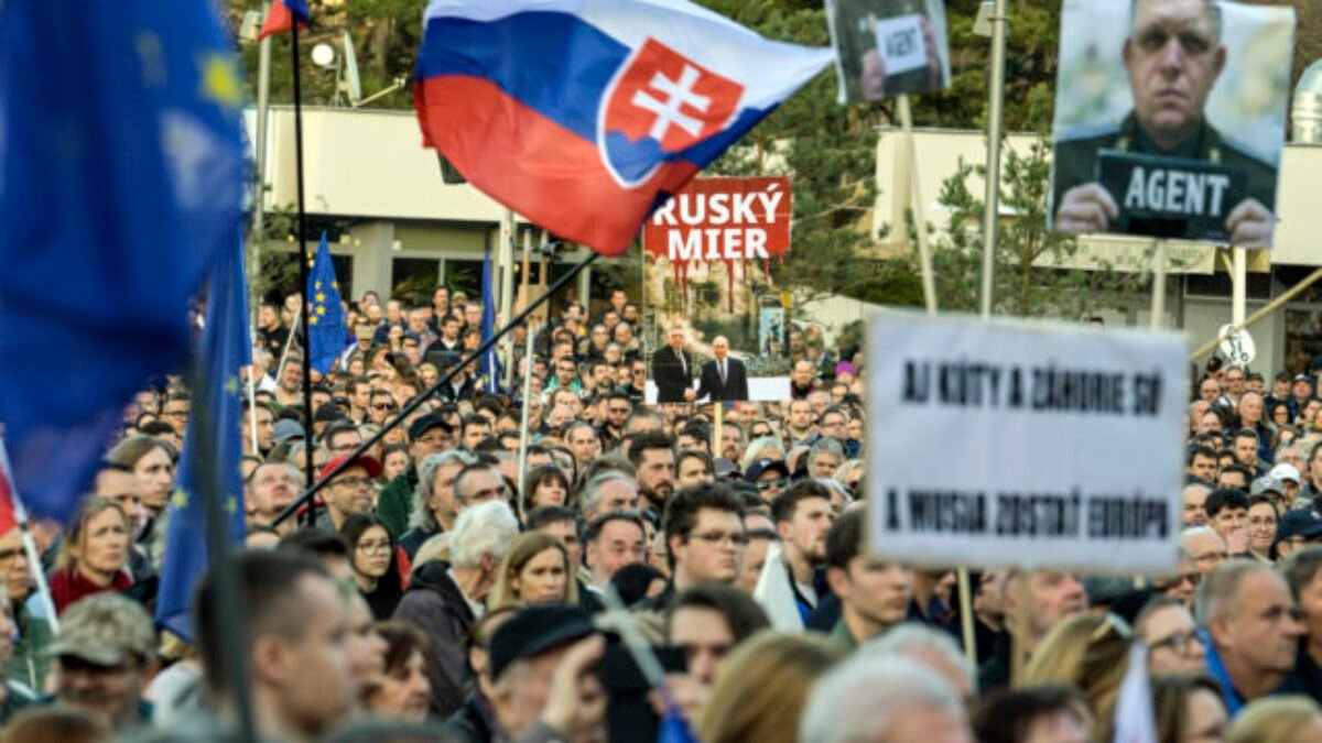 Občania v Bratislave opäť pôjdu do ulíc, proti „ruskému zákonu“ budú pochodovať až k parlamentu