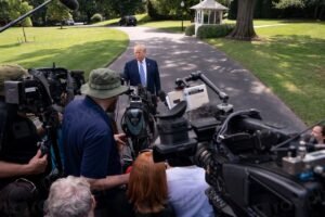 „Potrebujeme poctivú novinársku profesiu, a tú nemáme.“ Trump ostro kritizoval a...