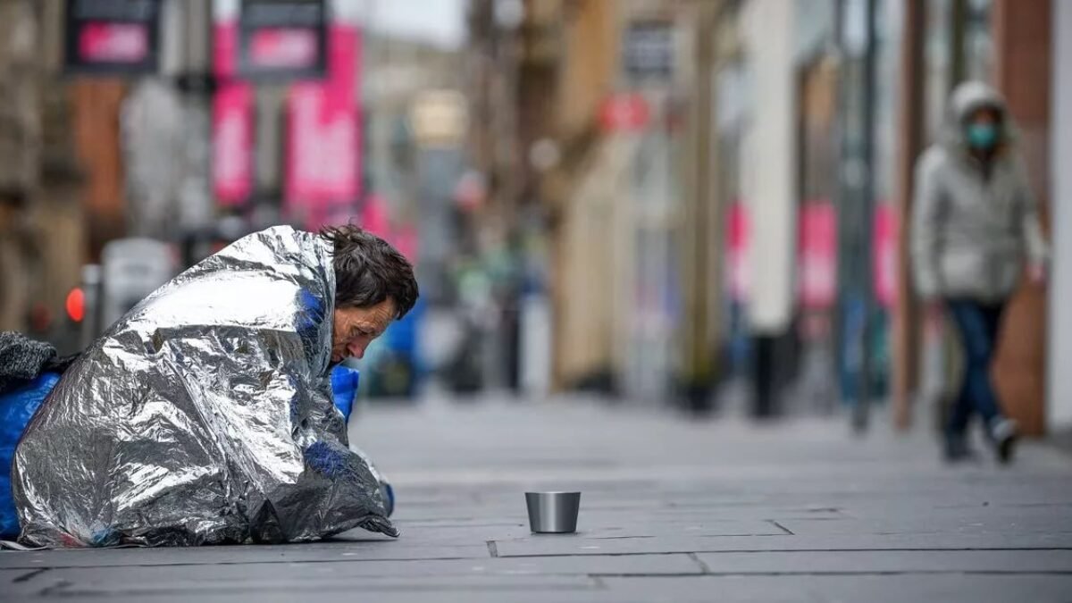 Tisíce Ukrajincov sa v Spojenom kráľovstve budú musieť postarať sami o seba