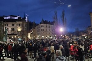 Demonštranti sa zhromaždili v slovinskej Ľubľane, aby sa postavili proti zvýšený...