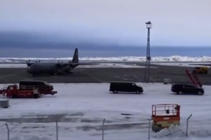 Americké vojenské lietadlá pristávajú v Grónsku