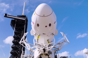 SpaceX sa pripravuje na prvý polárny štart s posádkou