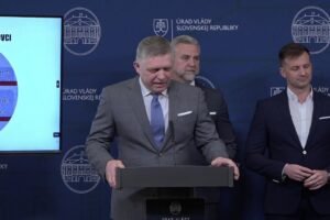 Tlačová konferencia predsedu vlády SR Roberta Fica a podpredsedu NR SR Tibora Ga...