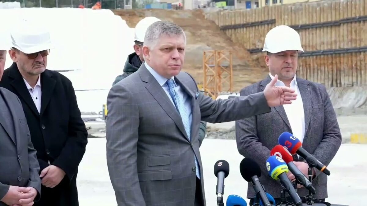 Tlačový brífing premiéra Roberta Fica v súvislosti s priebehom výstavby novej nemocnice v Prešove