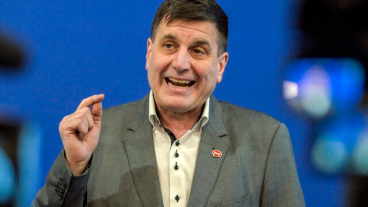 Je potrebné si uvedomiť, že USA sú rival, možno aj nepriateľ EÚ, vyhlásil europoslanec Ondruš