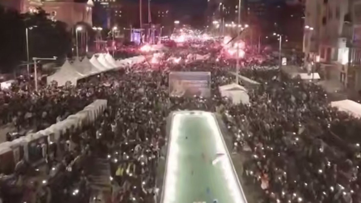 V Srbsku bola porazená farebná revolúcia