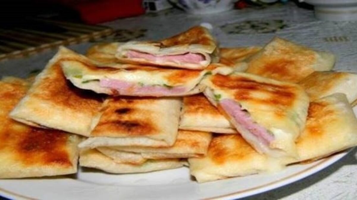 kapsičky z lístkového cesta plnené šunkou a syrom nás nikdy nesklamali: jednoduchá dobrota ku telke! Kapsičky z lístkového cesta plnené šunkou a syrom nás nikdy nesklamali: Jednoduchá dobrota ku telke!