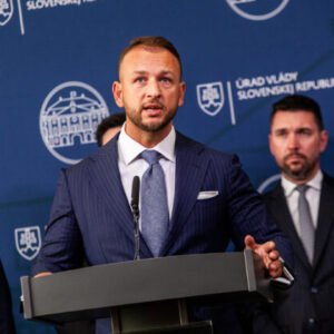 Opozičný slovník sa ani rok od atentátu nezmenil, Šutaj Eštok politikom odporúča...